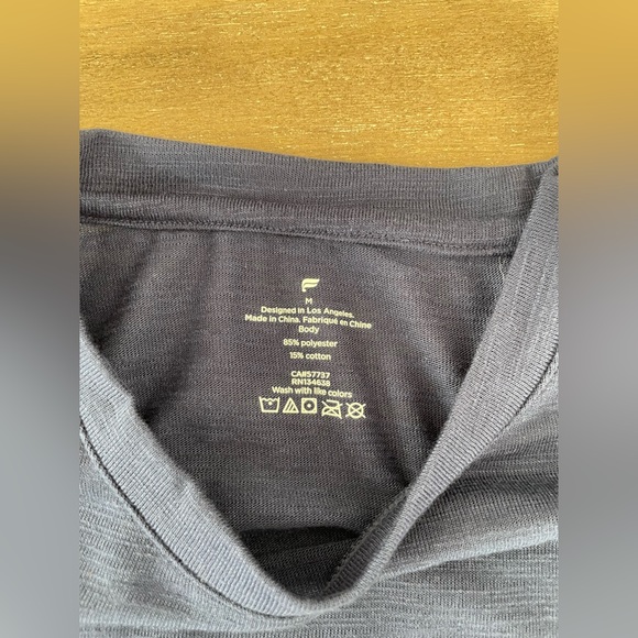 NWOT Fabletics Men’s T-Shirt in Navy Sz M - Picture 2 of 3